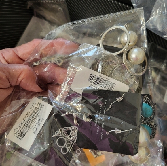 New Paparazzi Box Of Jewerly 23 Necklaces,earrings 5,braclets 2. Kids 18 Pcs - Picture 9 of 14